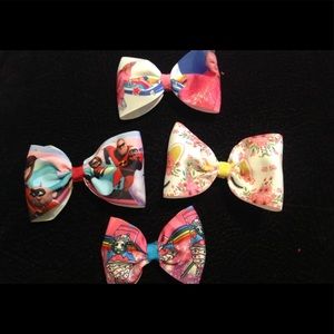 4 hair bows